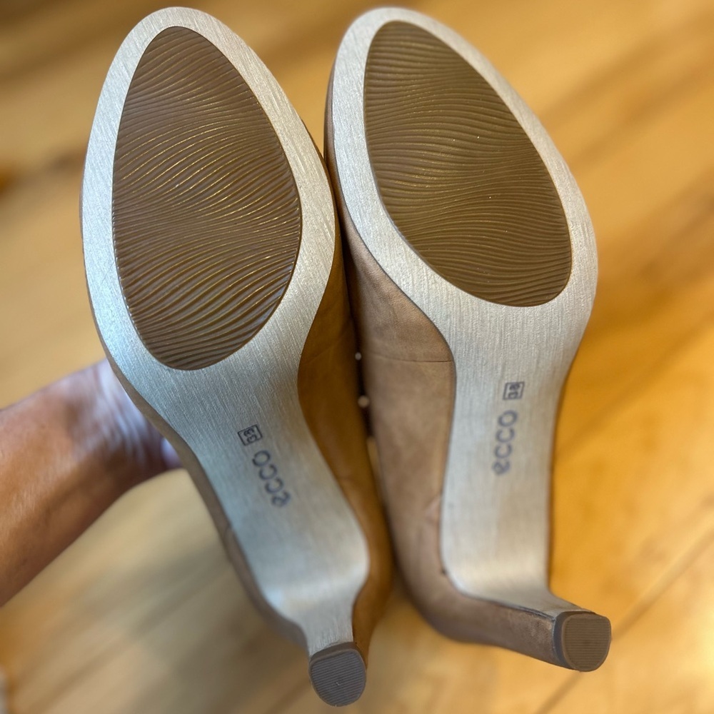 NWOT Ecco Women’s Tan Heels Shoes - Picture 7 of 14